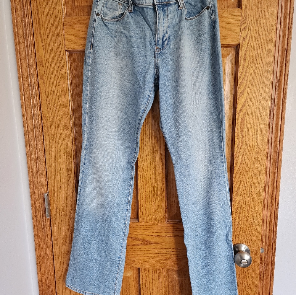 Womens Old Navy sweetheart light blue jeans, size 8 long